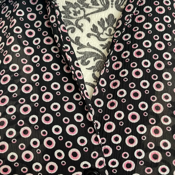 Black blouse with circular motif design - Picture 3 of 4